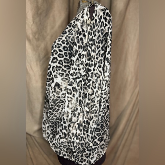 Jennifer Lopez Layered Wrap Leopard Print Top with PeekaBoo Long Sleeves - Med - Picture 4 of 17
